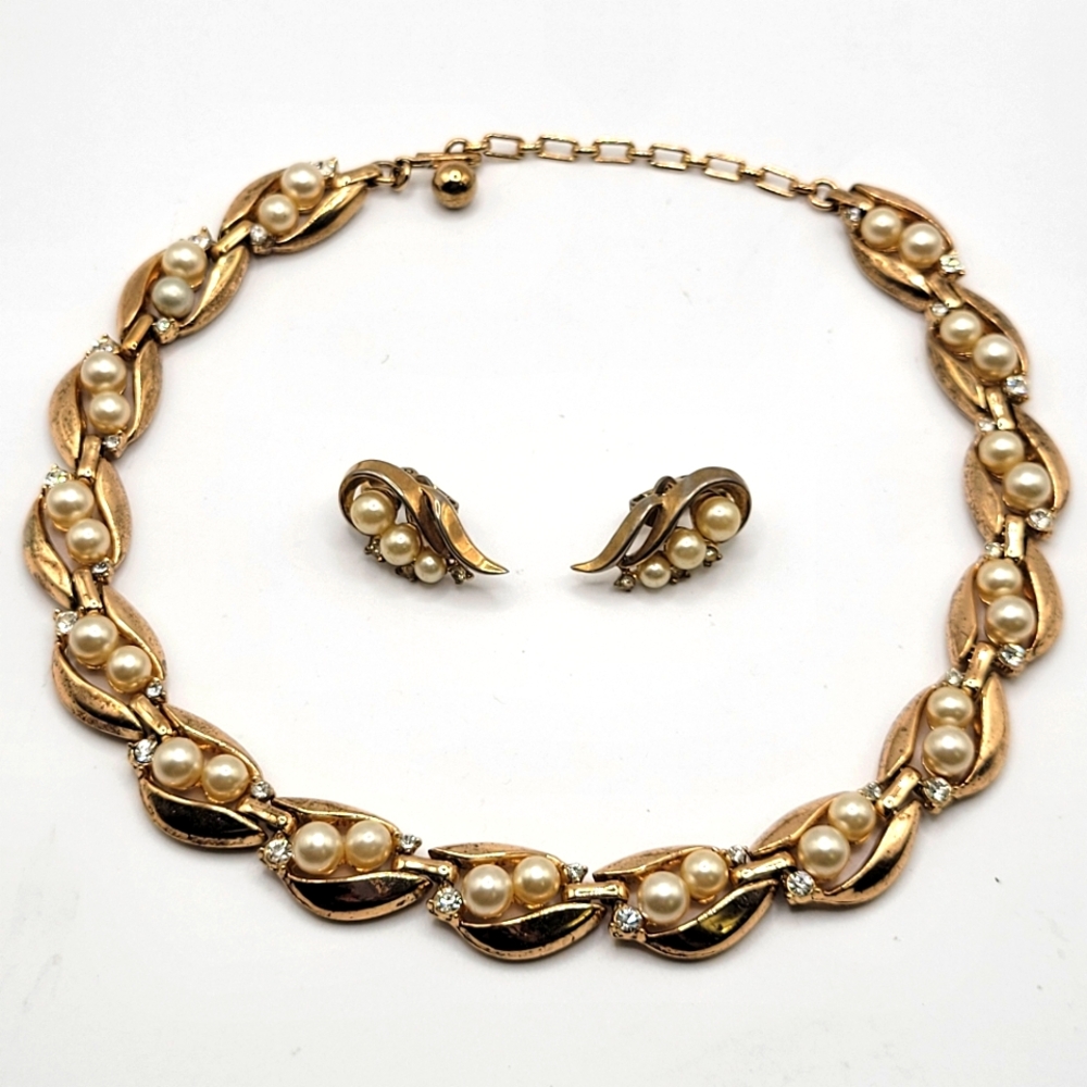 VTG Trifari Faux Pearl Necklace and Coordinating Earrings | SIGNED